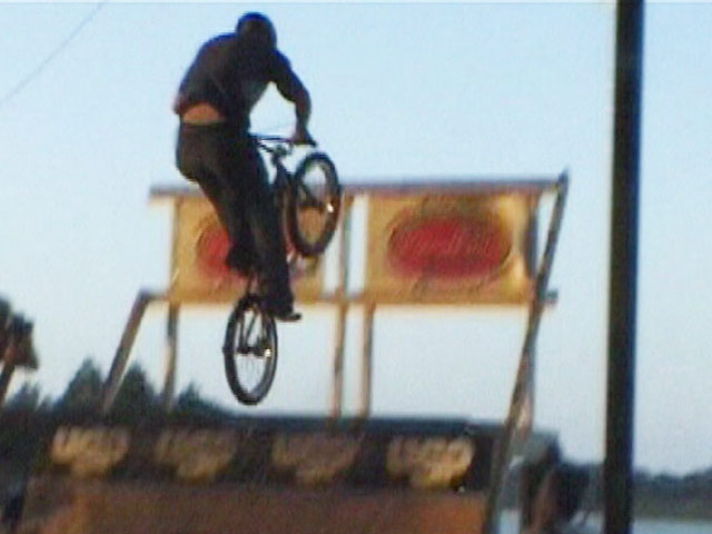 Тренеровка BMX-трюков