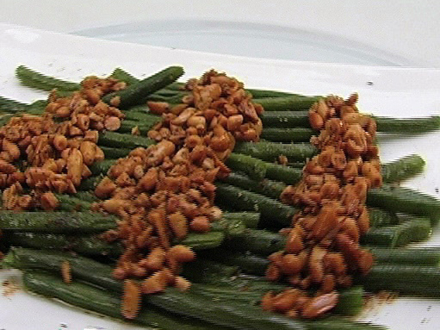 Зеленая фасоль с кедровыми орешками